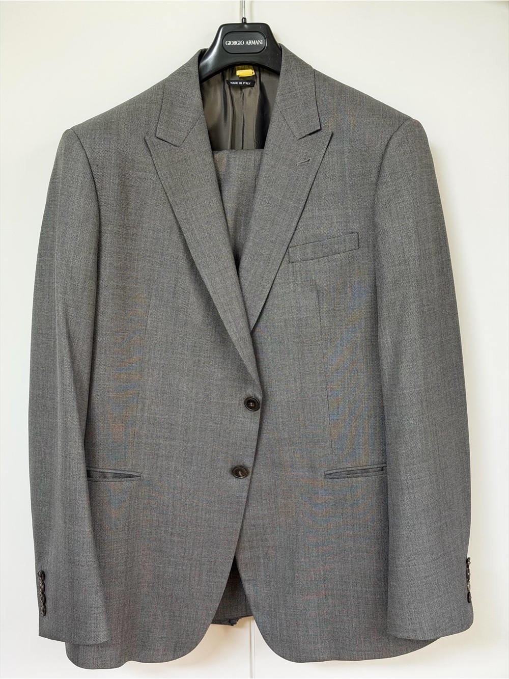 Giorgio Armani Men's Gray Two-Piece Two-Button Wool Suit
